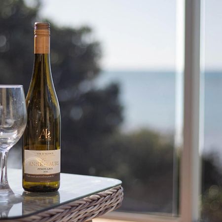 Villa Beachfront Bliss On Wanaka Terrace Support Local New Plymouth Exterior foto
