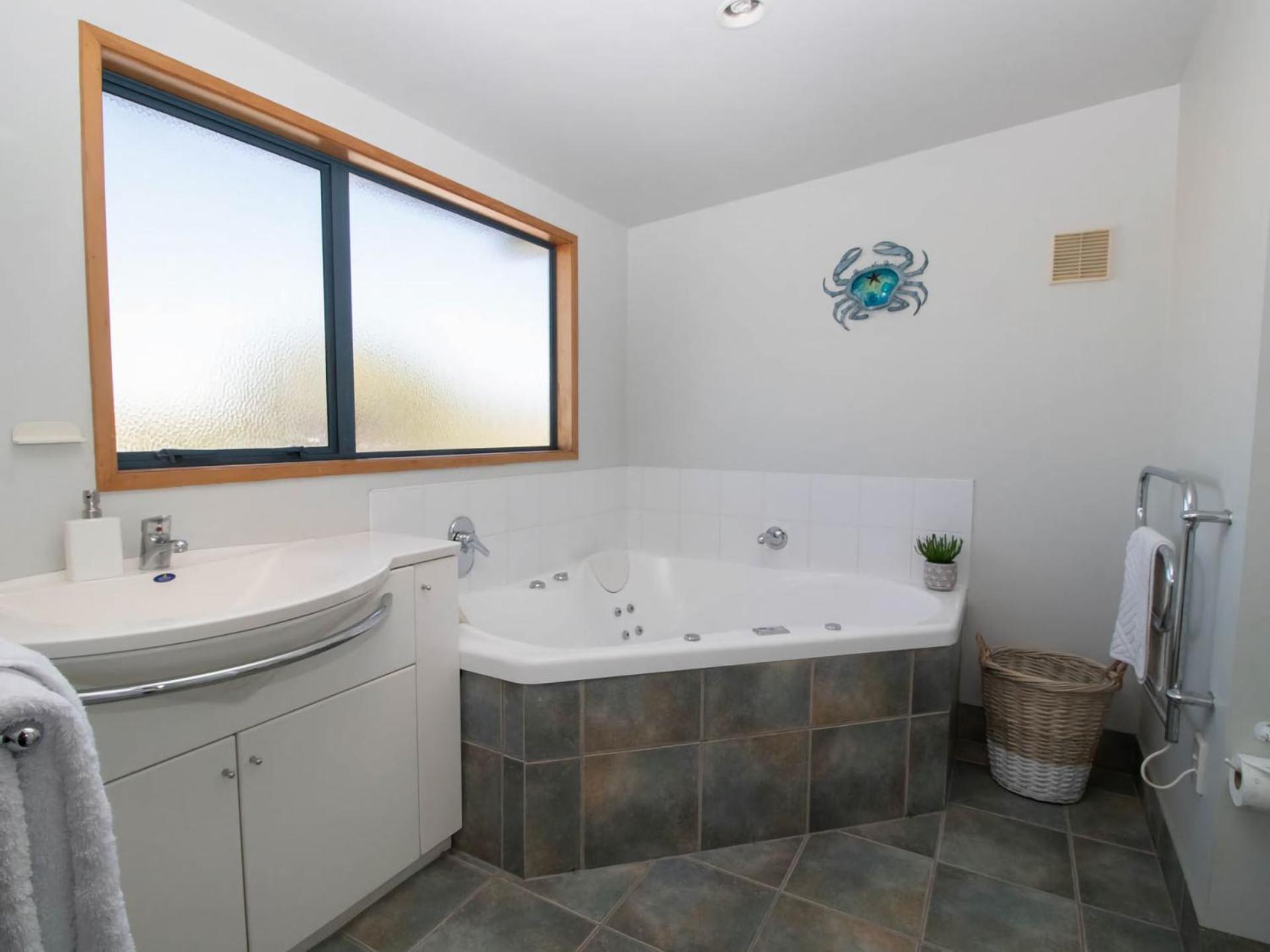 Villa Beachfront Bliss On Wanaka Terrace Support Local New Plymouth Exterior foto
