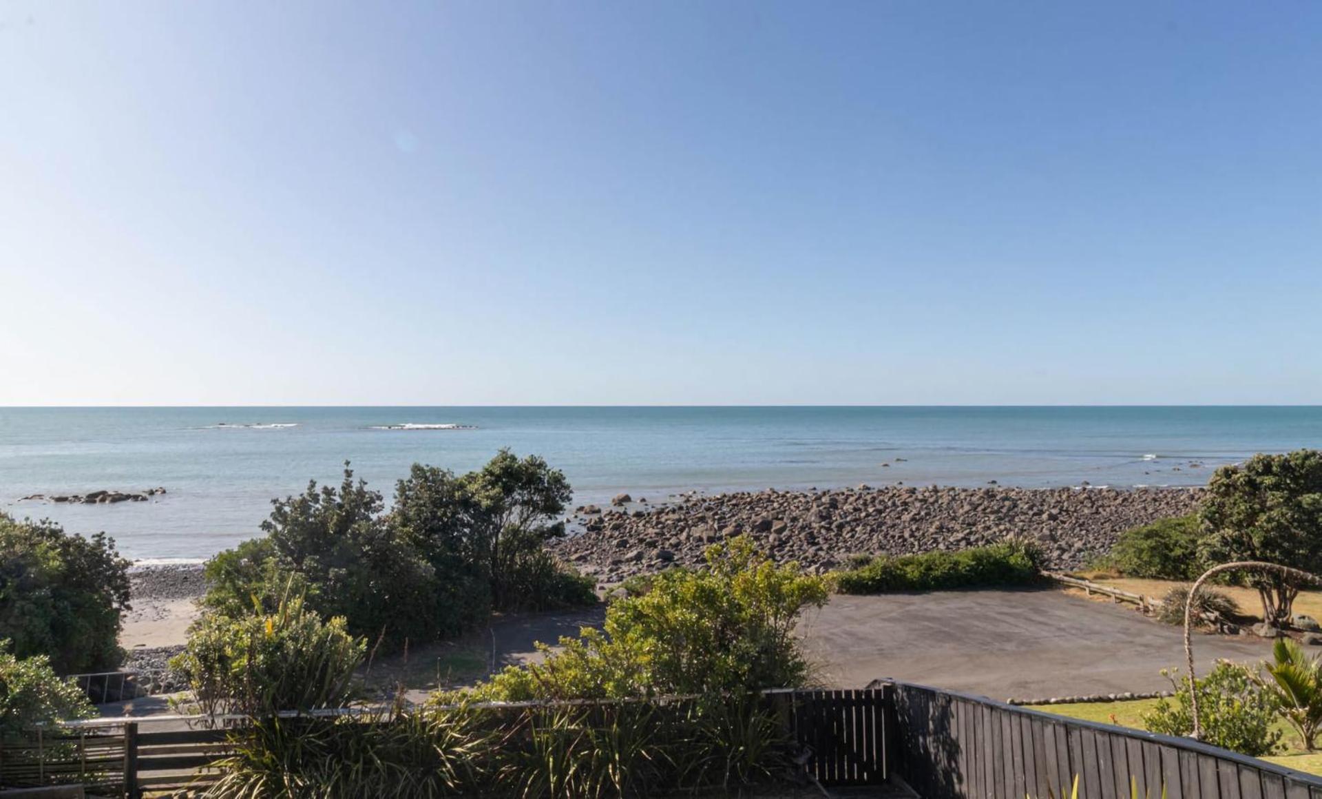 Villa Beachfront Bliss On Wanaka Terrace Support Local New Plymouth Exterior foto