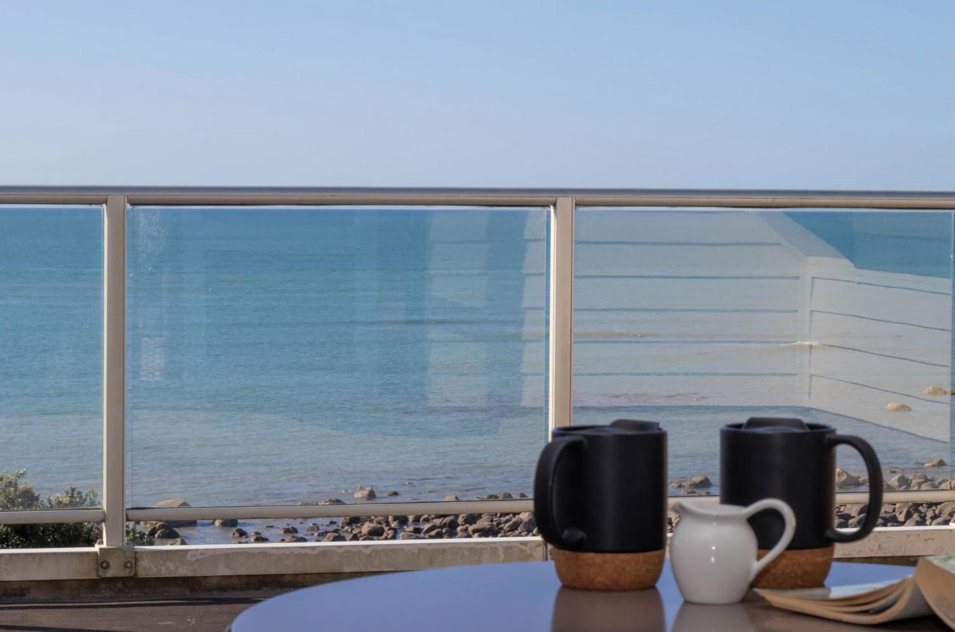 Villa Beachfront Bliss On Wanaka Terrace Support Local New Plymouth Exterior foto