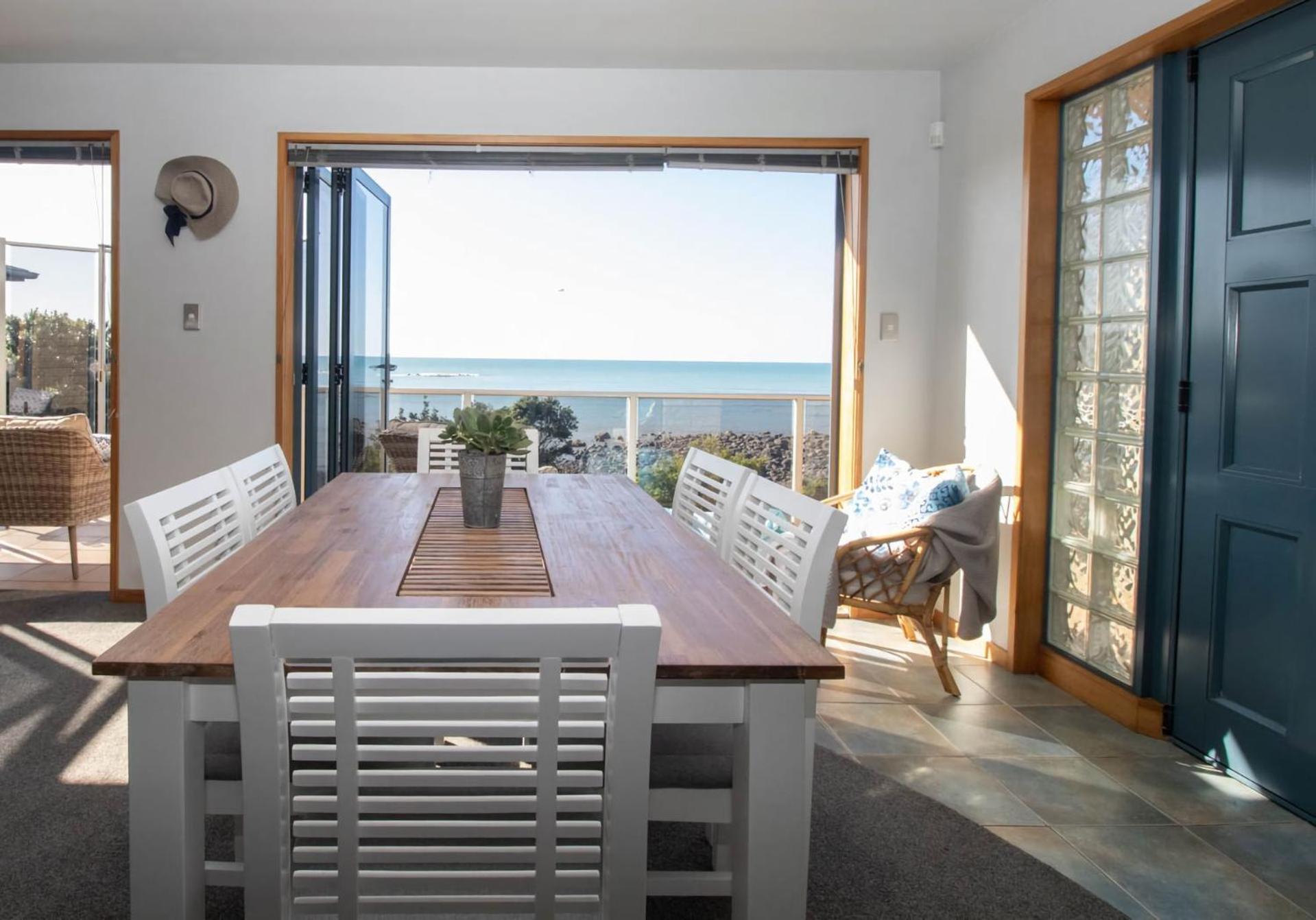 Villa Beachfront Bliss On Wanaka Terrace Support Local New Plymouth Exterior foto