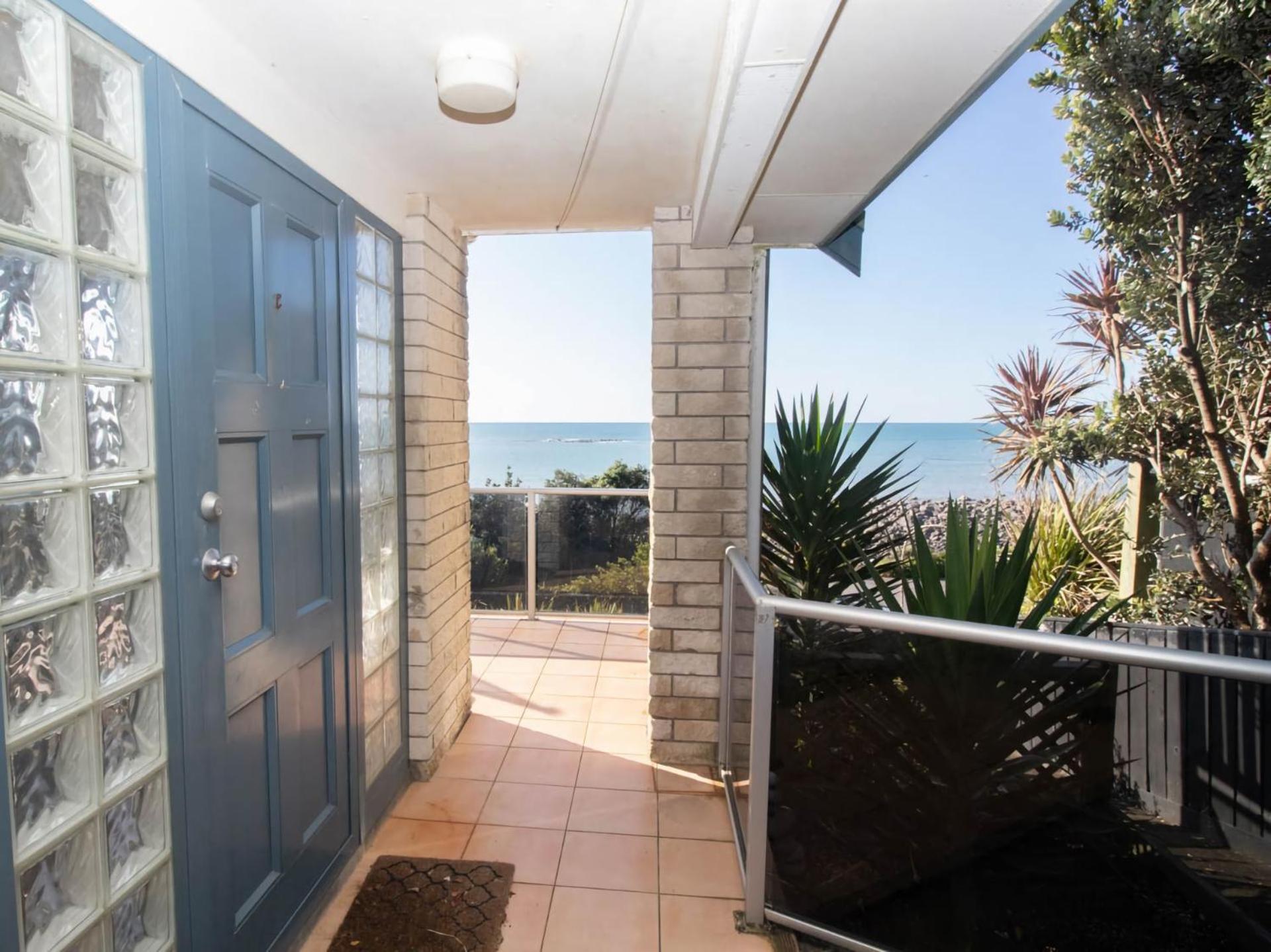 Villa Beachfront Bliss On Wanaka Terrace Support Local New Plymouth Exterior foto