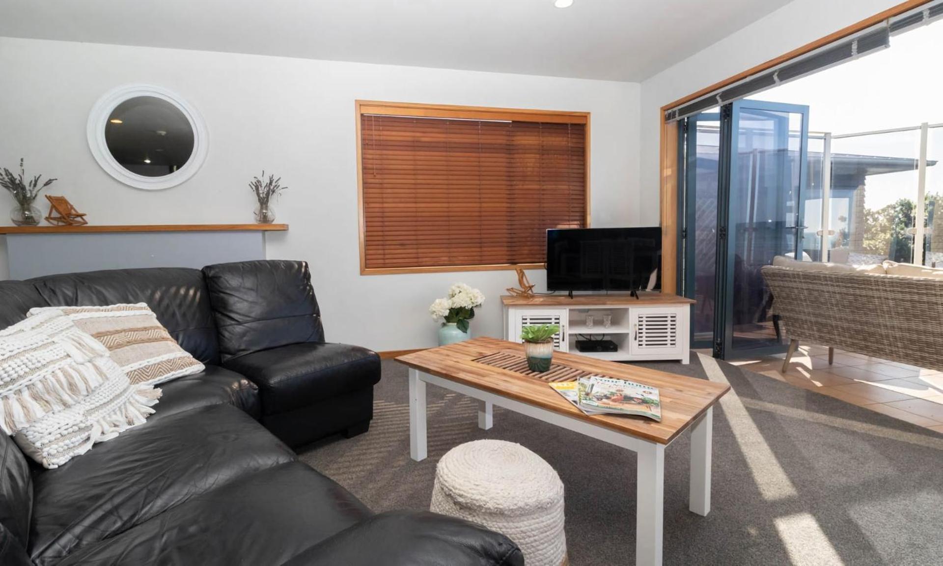 Villa Beachfront Bliss On Wanaka Terrace Support Local New Plymouth Exterior foto